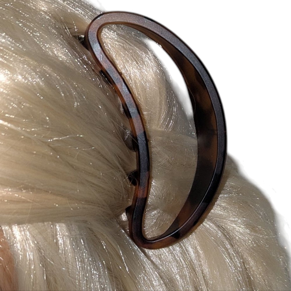 🌞 3 /$15 Boutique Crescent Hair Clip